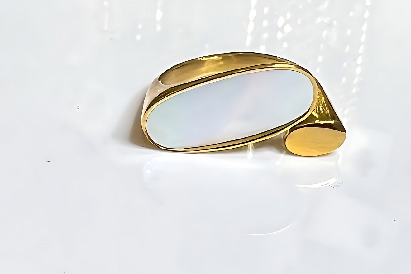 Liz Nacar Gold tone Ring - Bonic ZegridLiz Nacar Gold tone RingBonic Zegrid