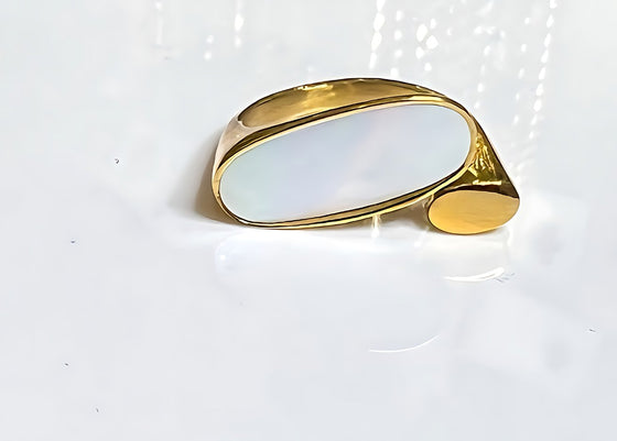 Liz Nacar Gold tone Ring - Bonic ZegridLiz Nacar Gold tone RingBonic Zegrid